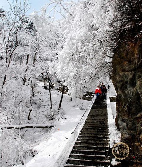 The beauty of the Wudang Mountains covered in snow