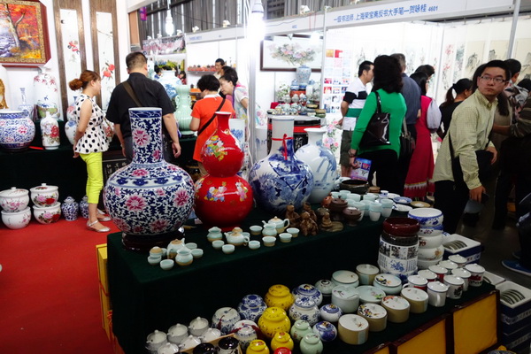 Handicraft works are highly welcomed at Yunnan Cultural Industry Expo