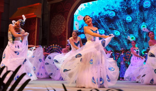 Yunnan groups participate in Singapore River Hongbao gala