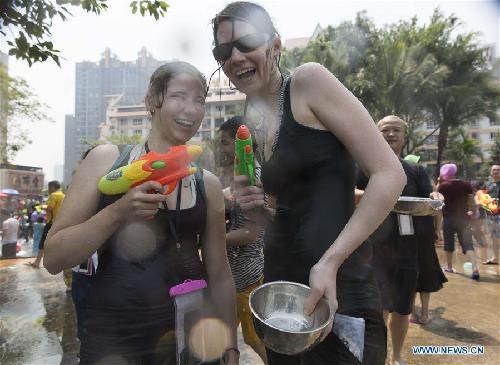 Yunnan hosts water-sprinkling festival