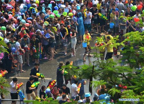 Yunnan hosts water-sprinkling festival