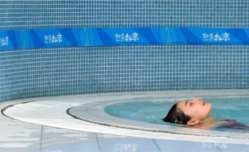 China's diving queen Guo Jingjing rests in the pool during a practice session inside the National Aquatic Center, also known as 'Water Cube', Feb. 16, 2008. The 'Good Luck Beijing' 2008 16th FINA Diving World Cup will kick off on Tuesday as lots of world famous divers will compete. [Xinhua] 