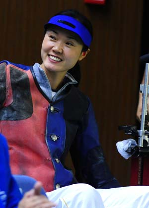 China&apos;s Liu Jie smiles to spectators prior to the mixed R4-10m air rifle standing SH2 final of shooting event in Beijing 2008 Paralympic Games in Beijing, China, Sept. 11, 2008. Liu ranked the eighth of the event with a total of 698.6 points.