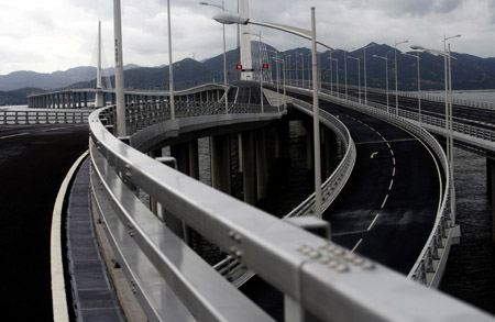 President Hu inaugurates new border crossing