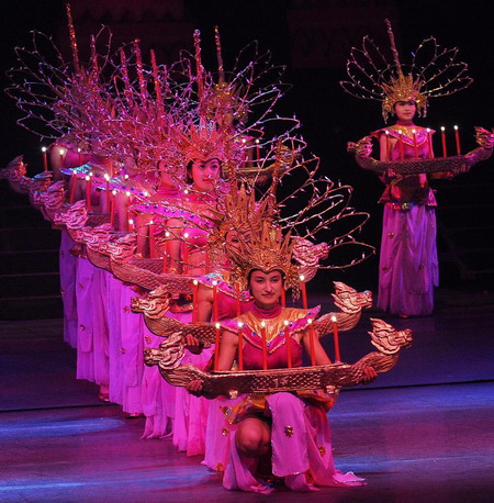 Lijiangjinsha stage drama captivates China