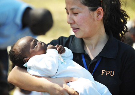 Chinese UN staffers donate food, tents to Haiti orphanage