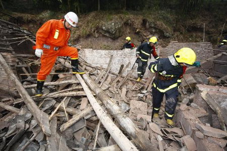 Quake kills one, injures 11 in SW China