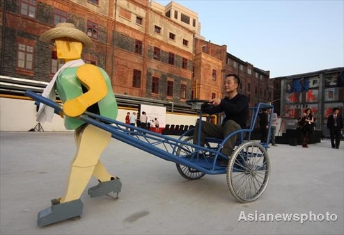 Farmers' robots make debut in Shanghai