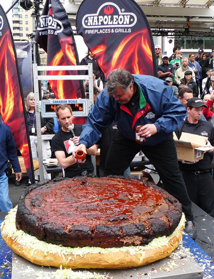 Canada attempts giant burger to beat US record