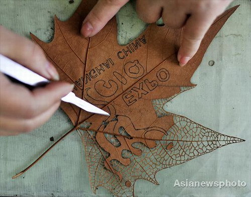 Artist sculptures on leaves