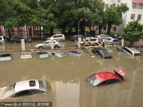 Heavy rain hits Guangzhou