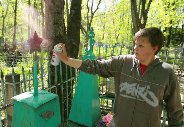 Russia remembers WWII dead on Eve of Victory Day