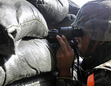 Thai troops mobilizing to disperse red shirts