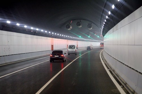 Yangtze River tunnel open for traffic