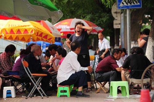 Parents camp out for 8 days outside kindergarten