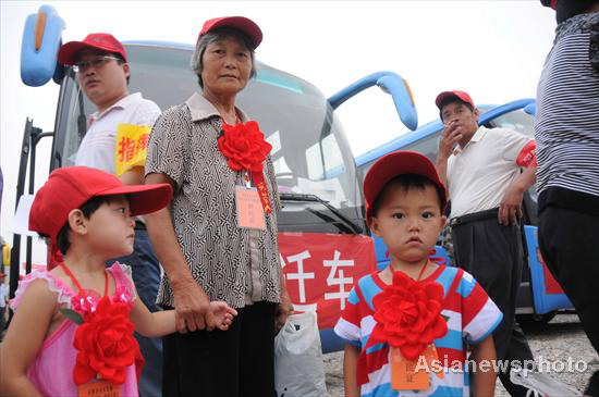 Resettlement for water project begins in C China