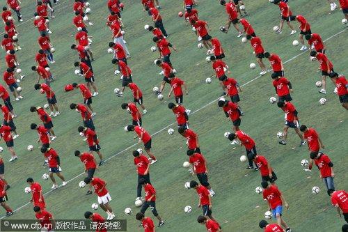 World record ball-juggling made in China