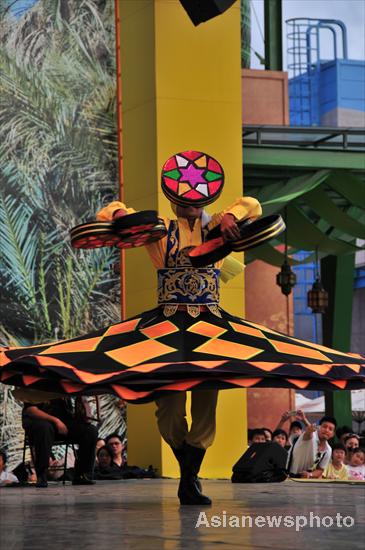 Egyptian folk dance wins Expo applause