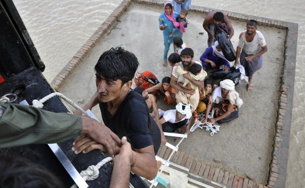 Pakistan floods make millions homeless