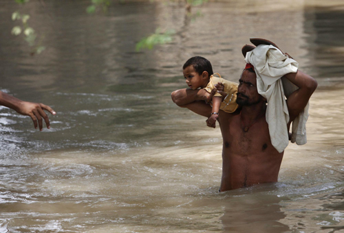 Pakistan navy travels far to reach flood victims