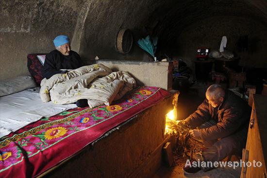 Elderly feel cozy in cave-style houses