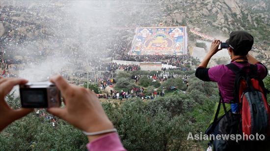 Shoton Festival kicks off in Lhasa