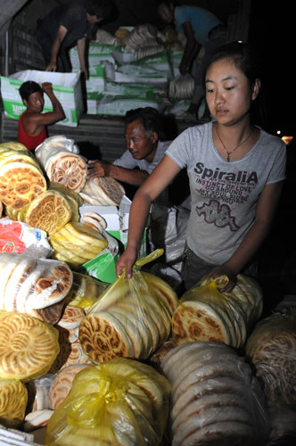 Relief food rushed to landslide-hit area