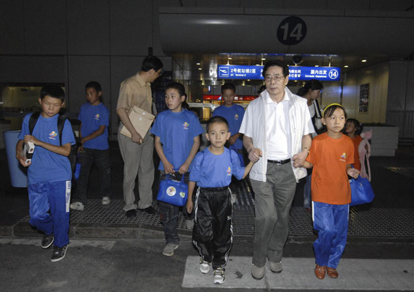 Children from Zhouqu in Beijing for playtime