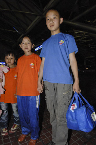 Children from Zhouqu in Beijing for playtime