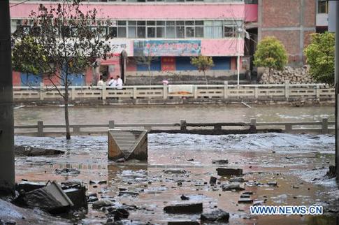 Rescue efforts go on in mudslide-hit Zhouqu