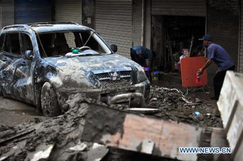 Rescue efforts go on in mudslide-hit Zhouqu