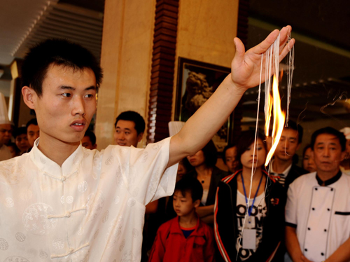 Noodle makers show their skill in Shanxi