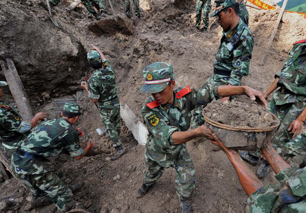 Rescue work in Yunnan after mudslide