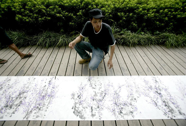 2,010-meter art scroll for Guangzhou Asian Games