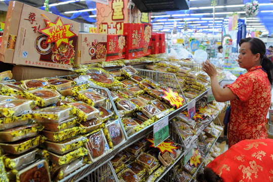 Simply-packaged moon cakes receive warm welcome