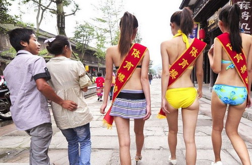 Bikini girls stroll along Chengdu street