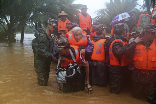 Mass evacuation in flood-hit Hainan