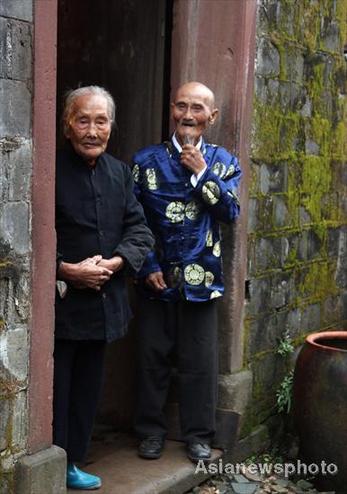 Belated wedding photos capture a lifetime