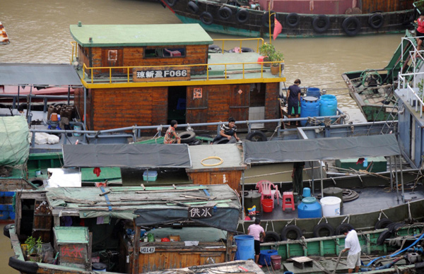 Boats take refuge in port from typhoon Megi