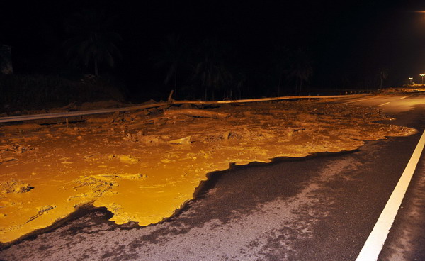 Mudslide hits Hainan expressway again