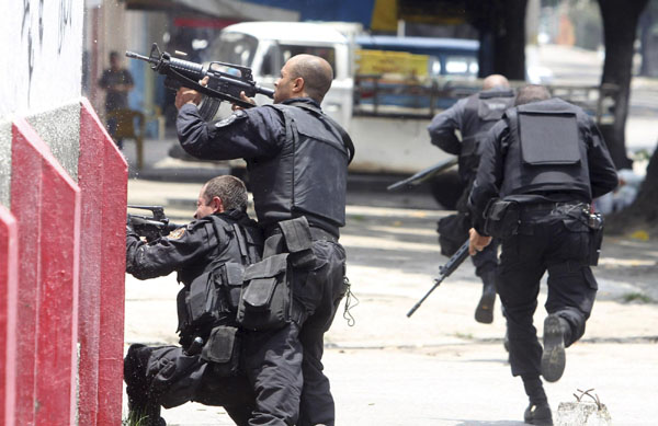 Rio cops use armor to raid slum where gang based