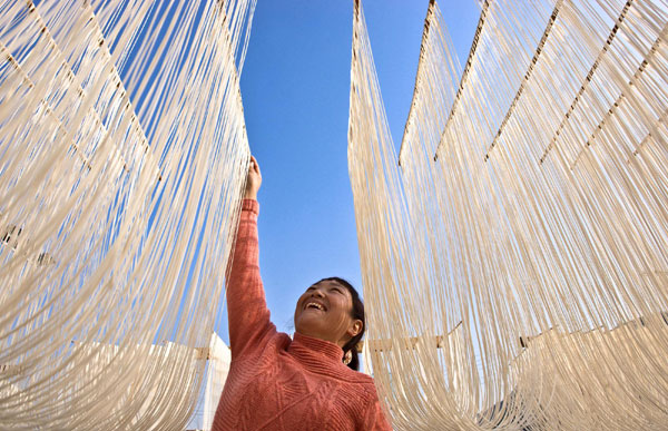 Noodle makers compete in E China