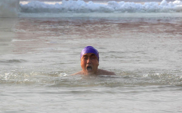 Swimming with ice in Songhua River