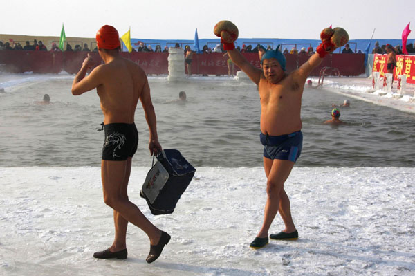 Swimming with ice in Songhua River