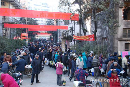 Locals queue from 3 am for soy sauce