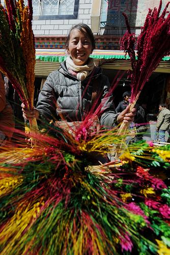 Busy market in Lhasa befor Losar New Year