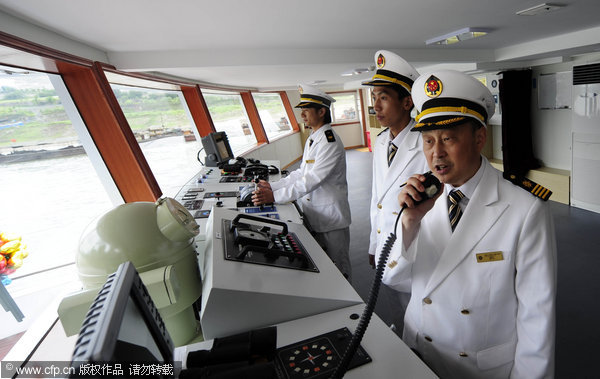 Luxury cruise liner makes debut in SW China