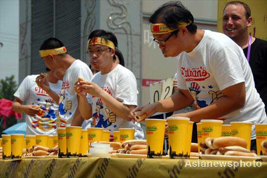 16 hot dogs gobbled down in 10 minutes