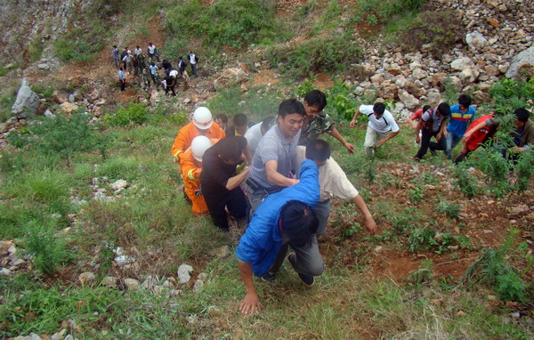 8 killed after bus tumbles into ditch in SW China