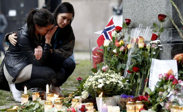 Sea of flowers marks vigil for twin attack victims